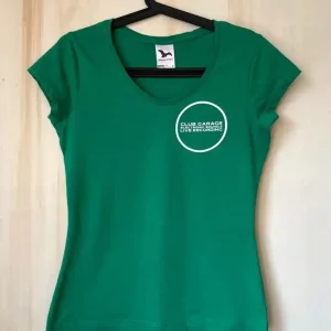 CLUB GARAGE - Fit V-neck T-shirt Damen