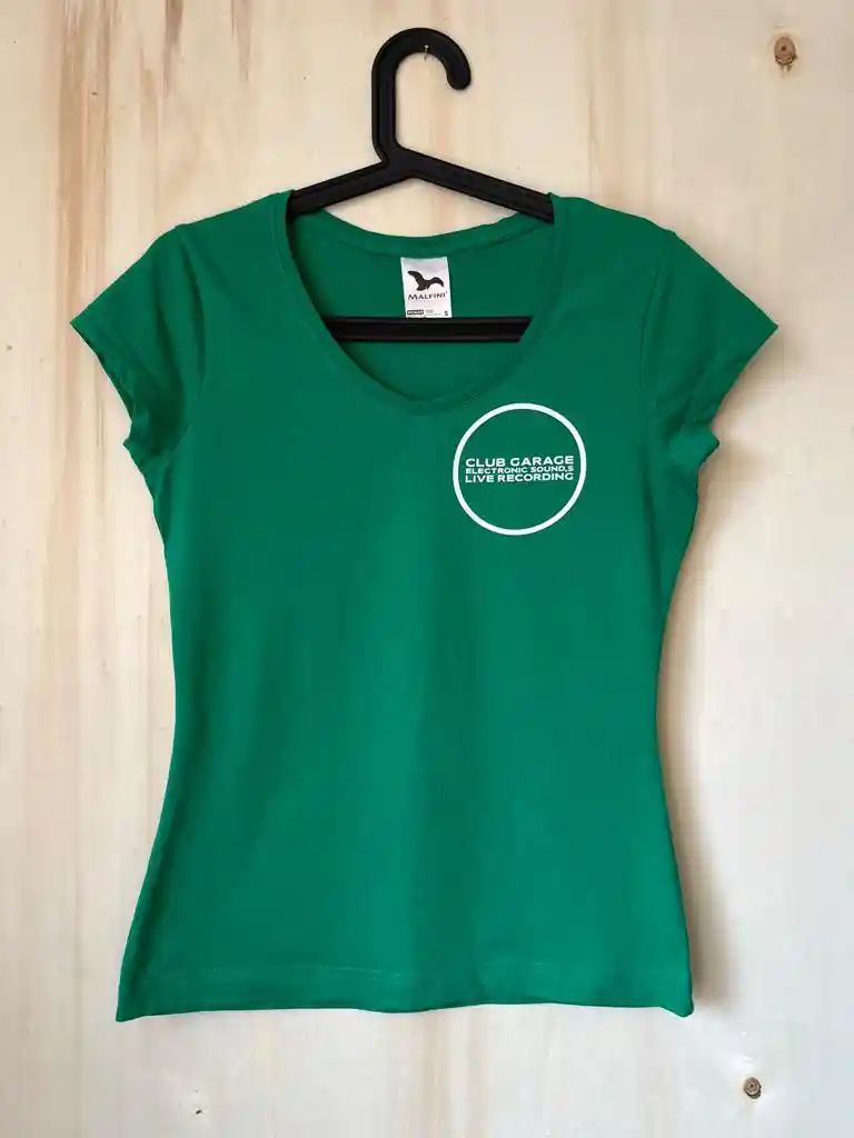 CLUB GARAGE - Fit V-neck T-shirt Damen